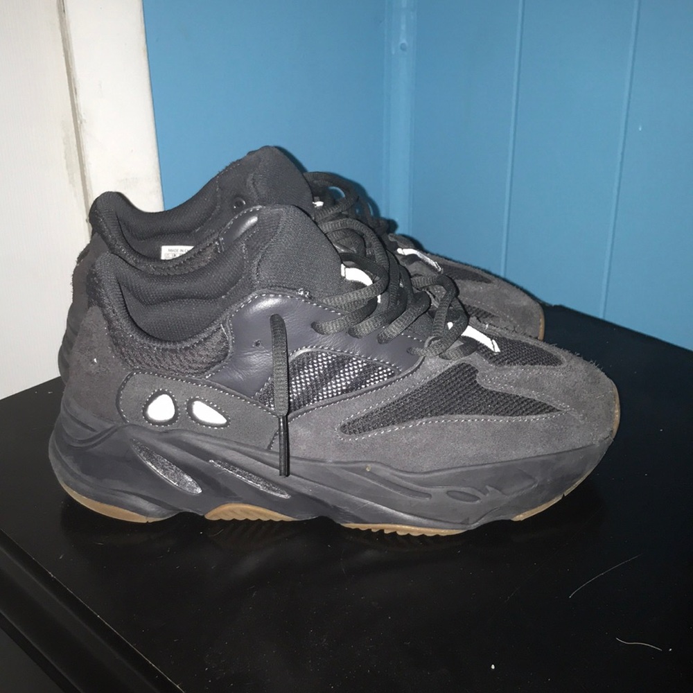 Yeezy 700 utility black
